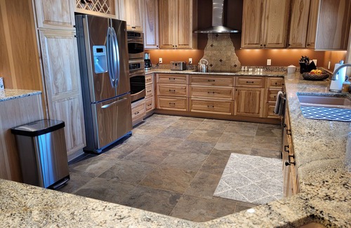 Coloma House | Lakefront Cabin/Peaceful and quiet/Sandy Beach/Fishing /snowmobile trails!