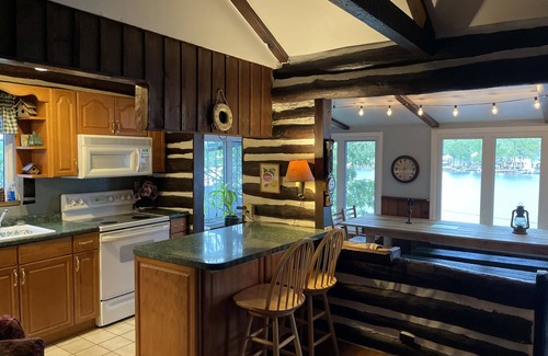 Lake Hopatcong House | Lakefront cabin with dock slip