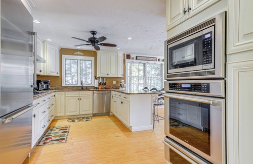 Unity House | Lakefront Family Home w/Dock in Newport!