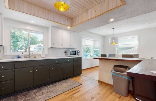 Jim Thorpe House | Lakefront Getaway 4 Bedrooms 2 Baths