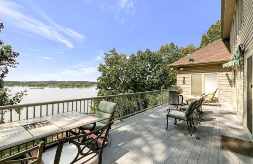 Cadiz House | Lakefront - Home Theater, Pool Table