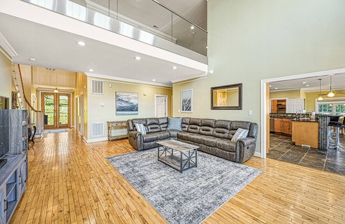 Mineral House | Lakefront home with private hot tub, WiFi, fun rec room, & beach area