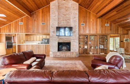 South Toledo Bend House | Lakefront -Lake Haus at Indian Creek South Toledo Bend Kayaking, Fishing,Boating