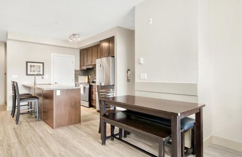 Harrison Hot Springs Apartment | Lakefront Lux 2BR Unit