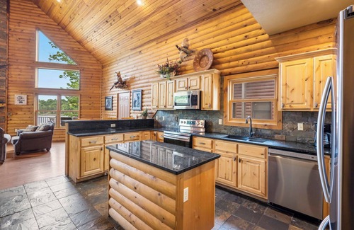 Lampe House | Lakefront Resort Chalet | 2 Pools FREE Amenities Dock Mini Golf Waterslide