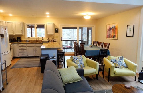 Locust Grove House | Lakefront retreat with huge screened-in porch