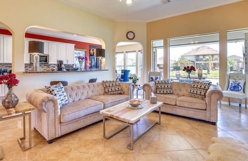 Sydney Harbour House | Lakefront Texas Abode w/ Pool Table & Private Dock