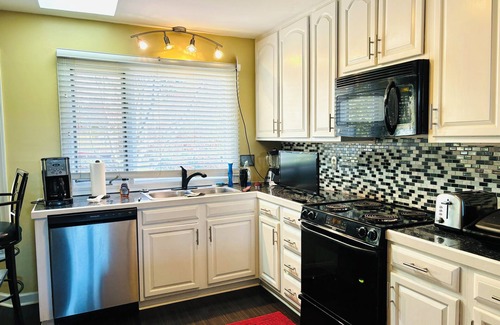 High Point Apartment | Lakefront Townhouse 2-bedroom apartment with AC, WiFi in High Point