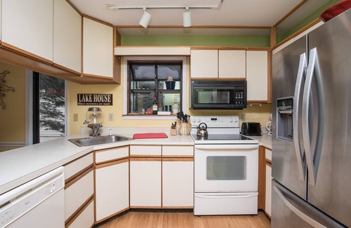 Locust Grove House | Lakefront Vacation Haven