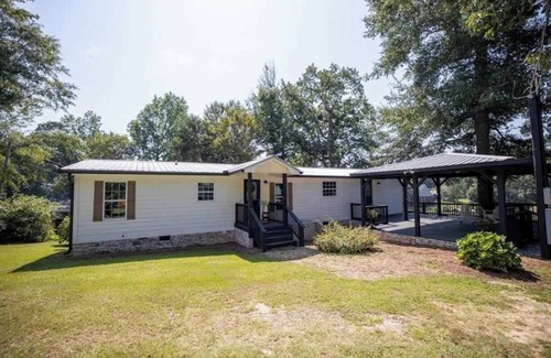 Fortson House | Lakehouse Getaway on Lake Oliver