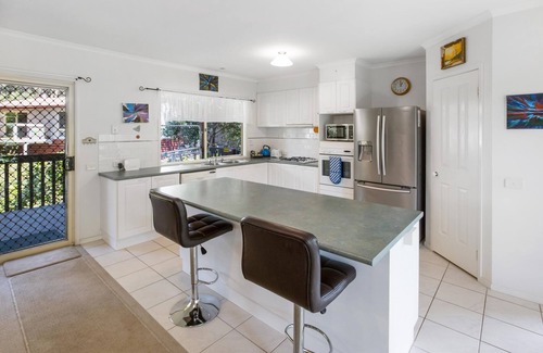 Lakes Entrance House | Lakes Edge - Situated in a quiet corner of Lakes Entrance