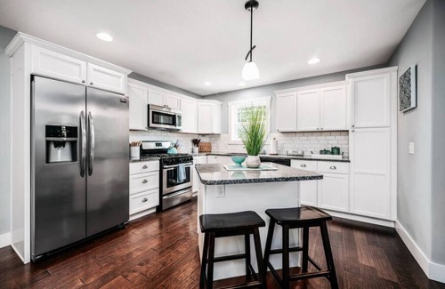 Traverse City Apartment | Lakescape Modern 3BD Townhome Downtown Wineries