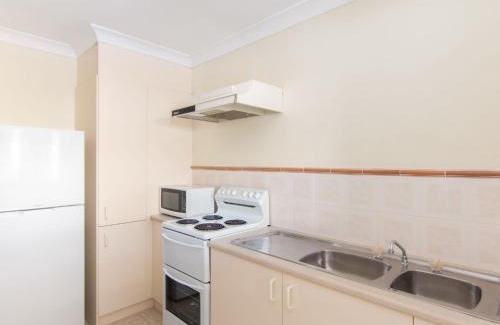 Forster Apartment | Lakeshore Lodge 11