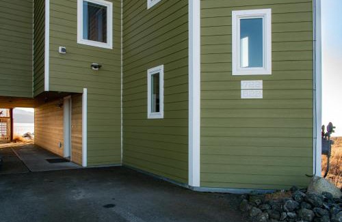 Homer House | Lakeshore Lodging Lodge 622