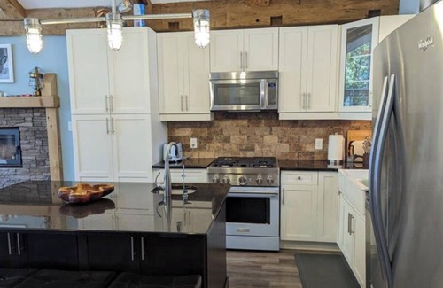 Wiarton Cabin | Lakeside Bliss - a waterfront dream