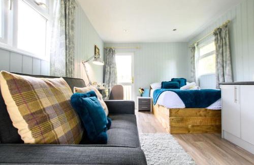 Pitchcombe Cabin | Lakeside Cabin on Stilts- 'Kingfisher'