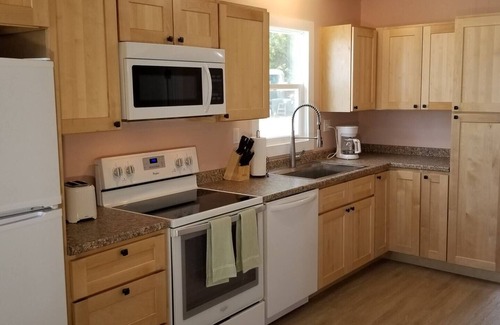 Frankfort Cottage | Lakeside Cottage #2, Waterfront on Upper Herring Lake, AC, Kayaks, SUPs, Rowboat