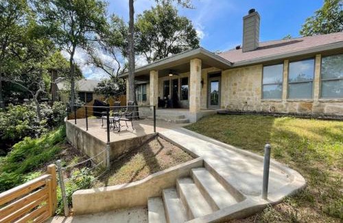 McQueeney House | Lakeside Escape