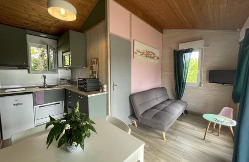 Pierrefitte-sur-Loire Cottage | Lakeside chalet, pet-friendly, near activities