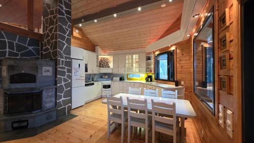 Sonka Ski Chalet | Lakeside Hideaway