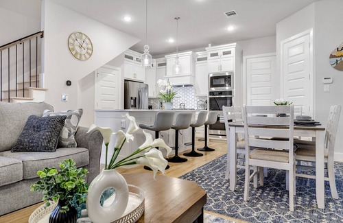 Rowlett Villa | Lakeside Luxury Retreat Along Shoreline of Lake Hubbard