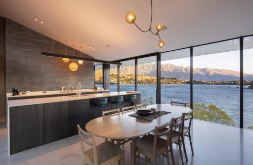 Queenstown Villa | Lakeside on Park Street - Villa by MajorDomo