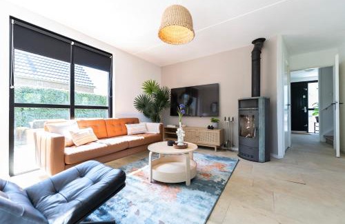 Ewijk Villa | Lakeside Paradise Villa