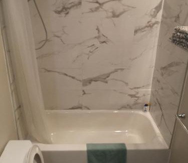 Adjala-Tosorontio Villa | Lakeside Private suite-Queen bed room