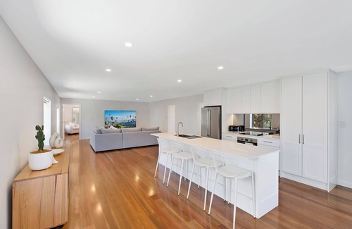 Long Jetty Apartment | Lakeside Retreat