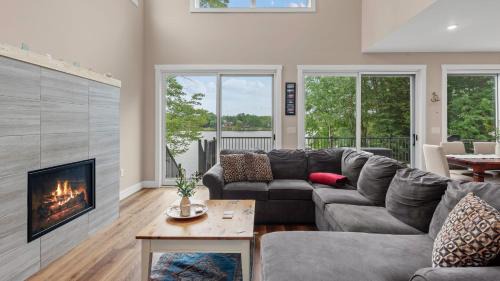 Penn Lake Park House | Lakeside Serenity by AvantStay Lakefront Newly Built Deck w Views