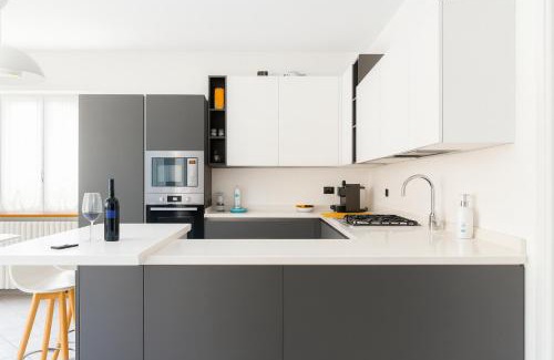 Paratico Apartment | LAKESIDE SERENITY ESCAPE - Free Wi-Fi and Private Parking Included