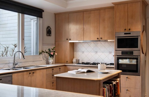 Daylesford House | Lakeview Daylesford- spacious home by the lake