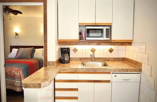 Central Okanagan Cottage | Lakeview Paradise cabin 2