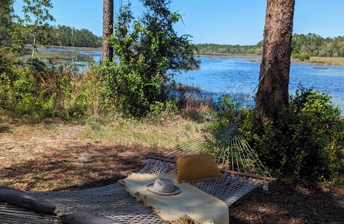 Edgar RV Rental | Lakeview RV/Camper Spot Free Parking Pet-Friendly