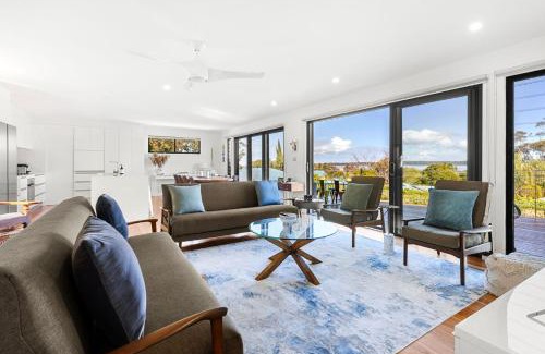Culburra Beach House | Lakeviews - Pet Friendly with Fireplace