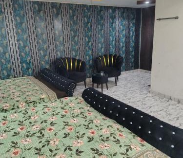 Lahore Hotel | LAkshmi Inn Hotel