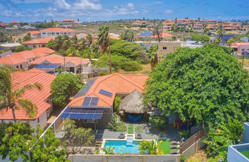 Malmok House | Lama y Solo Unique private room walking distance to the Beach