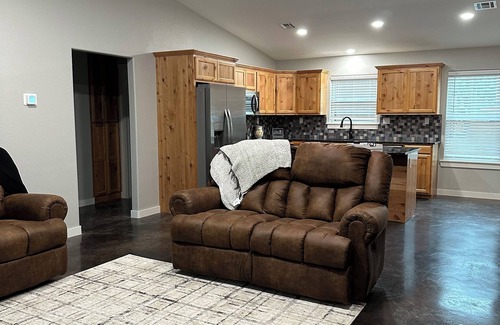 Evening Shade House | LaMar-a-Lago is a beautiful new home minutes from Lake Tenkiller