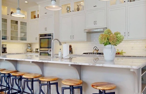 South Haven House | Lamb Haven | Walk to Beach - Lake | Pool, Hot Tub, Fire Pit, Dog Pet Friendly
