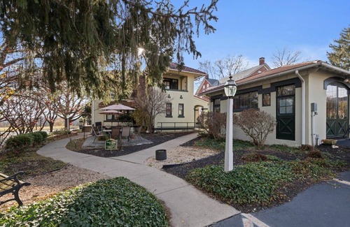 Lancaster House | Lancaster Heritage Estate: 10BR Getaway w/Fireplaces, Koi Pond & EV Charger