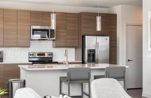 Lockhart Apartment | Landing | Amazing 2BD, Clubhouse, Gym