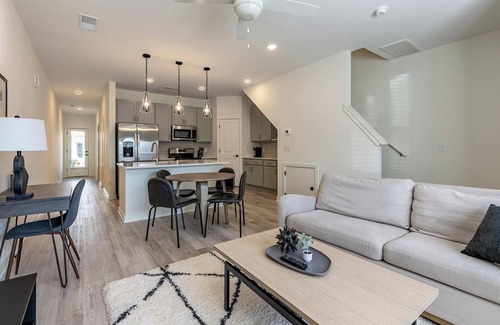 Wilmington Apartment | Landing at Encore at Westgate - 2 Bedrooms in W.