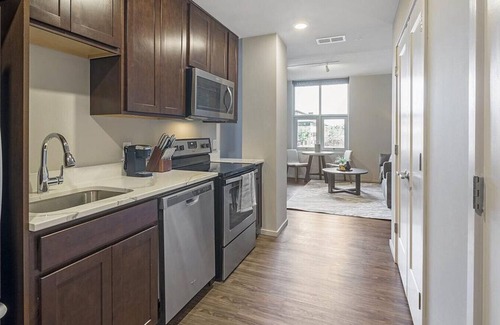 Southeast Omaha Apartment | Landing at The Breakers - 1 Bedroom in Downtown