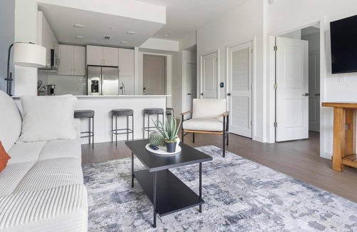 Biggar Apartment | Landing | Chic 1BD, Pool, Gym