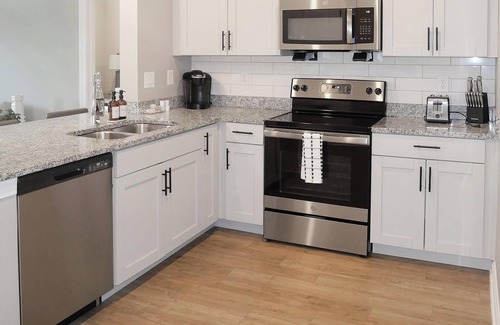 Fort Myers Apartment | Landing | Modern 1BD, Yoga Studio, Gym