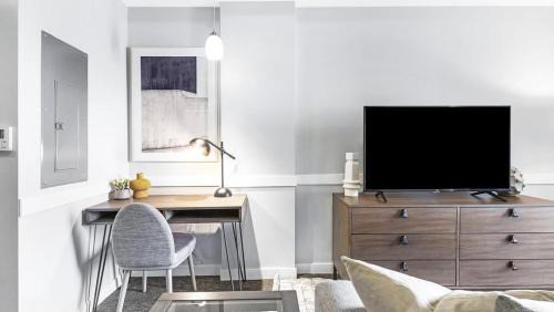 Downtown Indianapolis Apartment | Landing Modern Apartment with Amazing Amenities (ID1805X71)