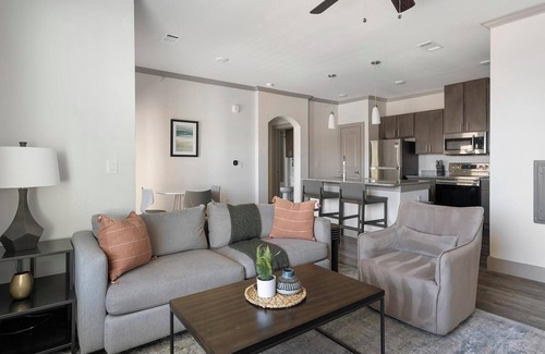 Manor Apartment | Landing | Spectacular 1BD, Gym, Pool