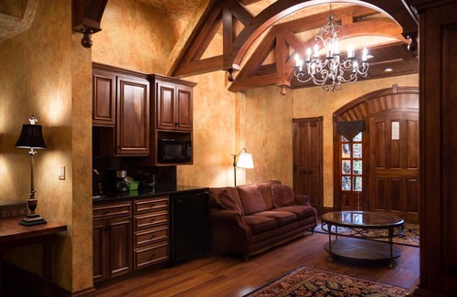 Loudonville Hotel | Landoll's Mohican Castle
