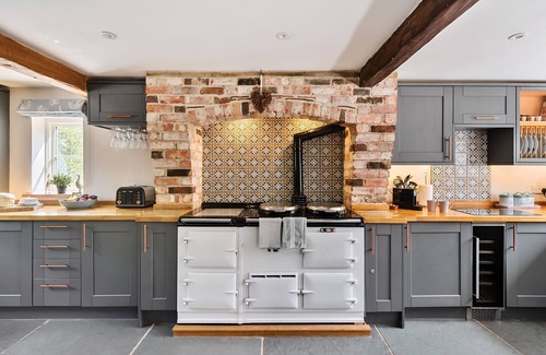 West Compton Cottage | Lanes End Cottage- situated in a pretty hamlet amid glorious Dorset countryside.