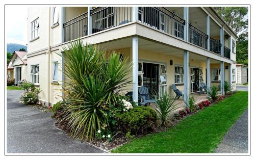 Reefton Hotel | Lantern Court Motel